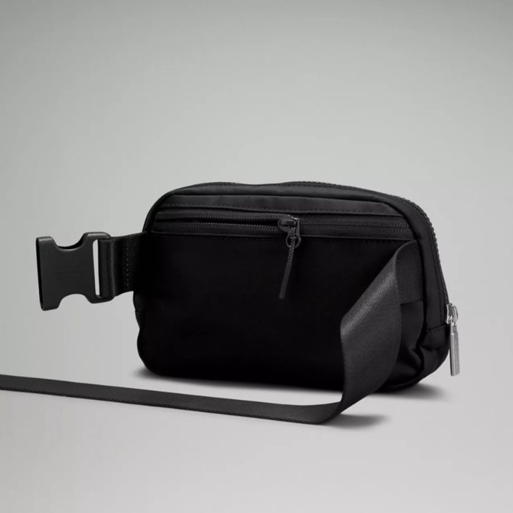 Lululemon Everywhere Belt Bag 1L Black Unisex NWT - Picture 5 of 14